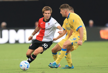 Fiorentina vs Frosinone (23:30 – 29/08)